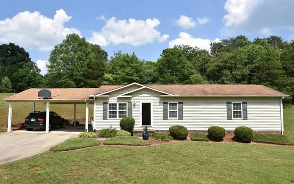 124 CEDAR FOREST LOOP, Hickory, NC 28601