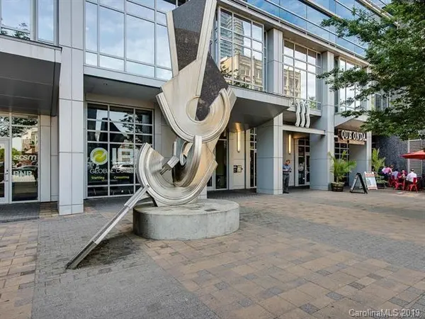 333 W Trade ST, Charlotte, NC 28202