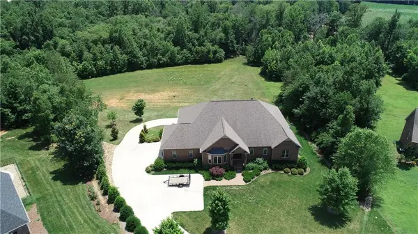 1310 James Farm RD, Hickory, NC 28602