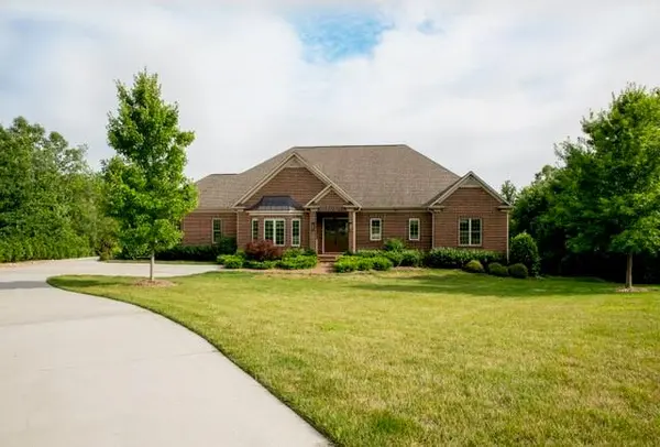 1310 James Farm RD, Hickory, NC 28602