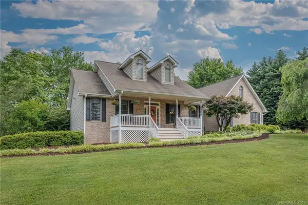 201 Rolling Hills RD,  Mills River,  NC 28759