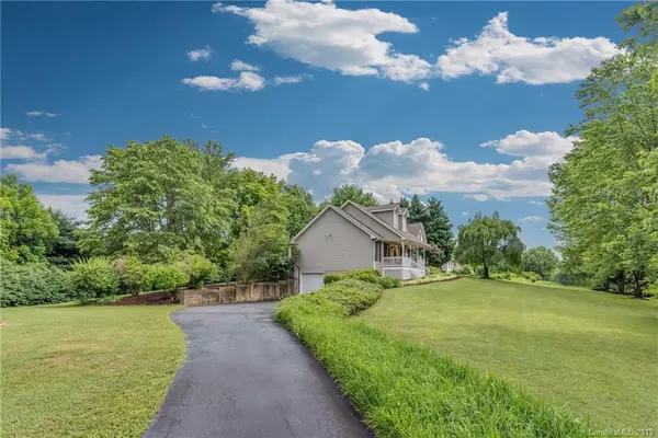 201 Rolling Hills RD, Mills River, NC 28759