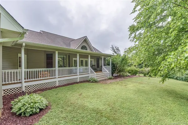 201 Rolling Hills RD, Mills River, NC 28759