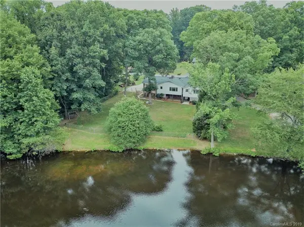 218 S Claybon DR, Advance, NC 27006