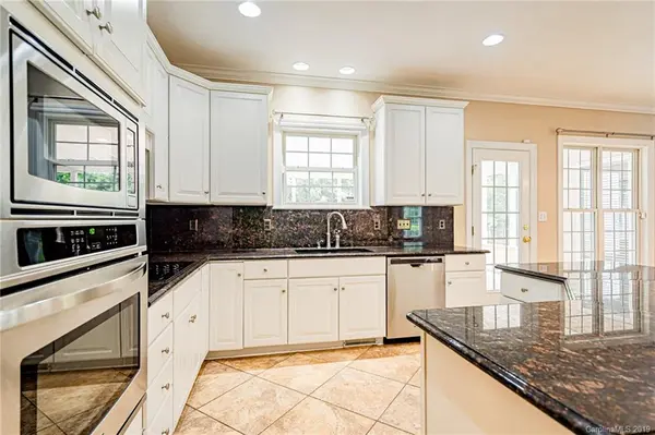 605 Queenswater LN, Waxhaw, NC 28173