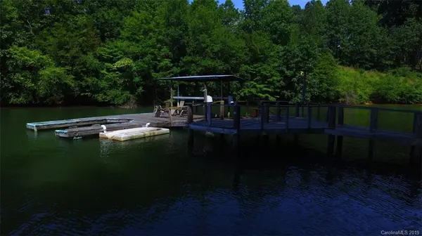 7989 Redbird LN, Sherrills Ford, NC 28673
