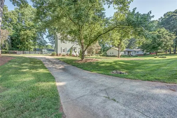 516 Forest LN, Belmont, NC 28012