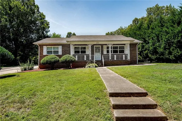 2571 12th AVE SW, Hickory, NC 28602