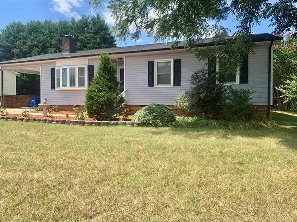 2645 2nd ST NE, Hickory, NC 28601