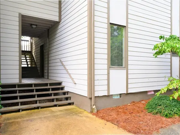201 Racquet Club RD #3, Asheville, NC 28803