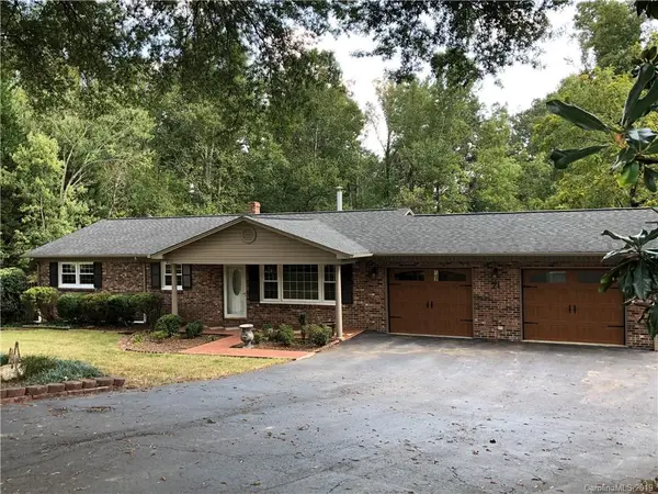 71 Lakemont Park RD, Hickory, NC 28601