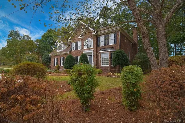 7107 Kidwelly LN, Matthews, NC 28104