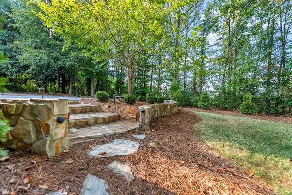 600 Spanish Oak LN, Gastonia, NC 28056