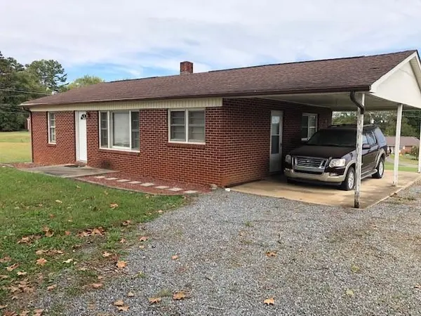 1470 Cape Hickory RD, Hickory, NC 28601