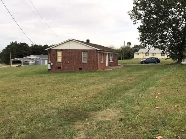 1470 Cape Hickory RD, Hickory, NC 28601