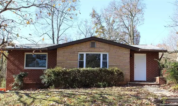 2211 N Edenburg ST, Hendersonville, NC 28791