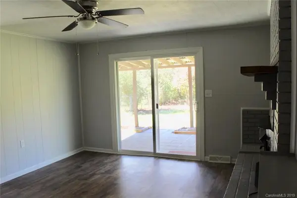2211 N Edenburg ST, Hendersonville, NC 28791