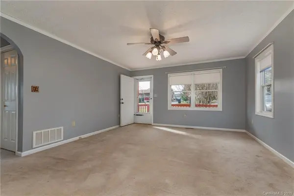 38 Pleasant CT, Flat Rock, NC 28731