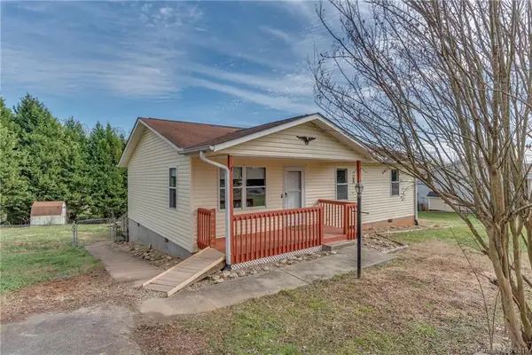38 Pleasant CT, Flat Rock, NC 28731