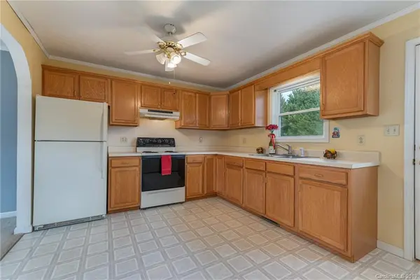 38 Pleasant CT, Flat Rock, NC 28731