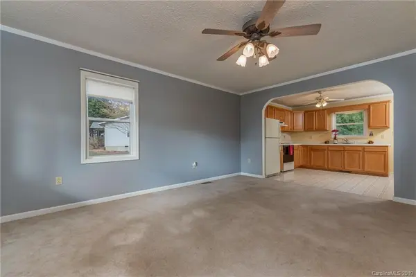 38 Pleasant CT, Flat Rock, NC 28731