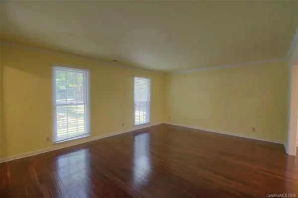 100 Foxfield LN, Matthews, NC 28105