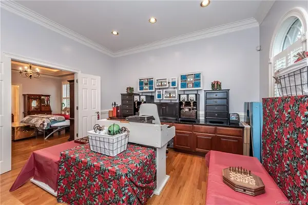 2638 Mt Isle Harbor DR, Charlotte, NC 28214
