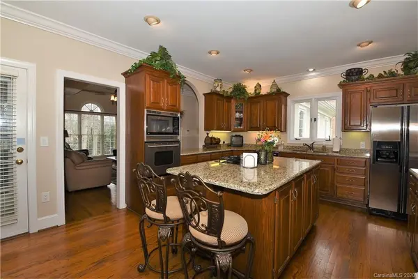 8408 Strawberry LN, Charlotte, NC 28277