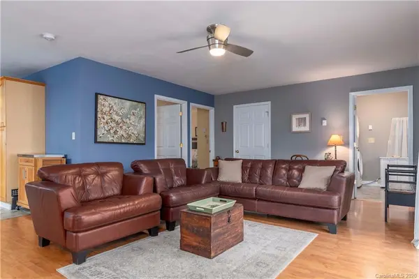 285 Emerald LN, Maggie Valley, NC 28751