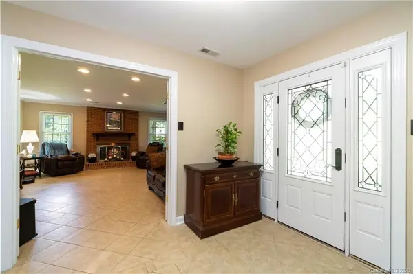 111 Queensgate LN, Charlotte, NC 28214