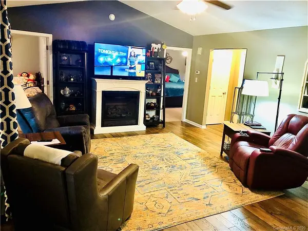 4340 River RD, Hickory, NC 28602