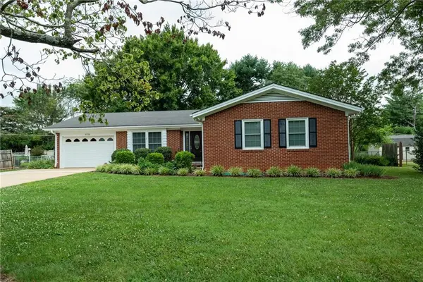 5728 Valley Field RD, Hickory, NC 28602