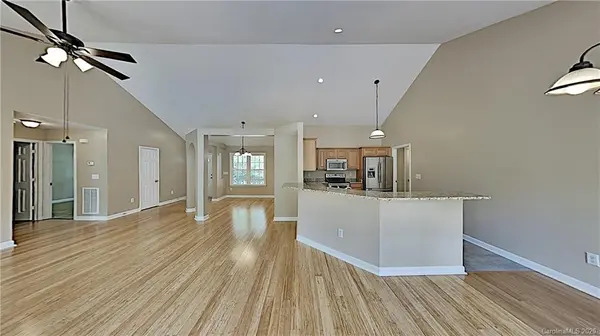 197 Harbor Landing DR, Mooresville, NC 28117