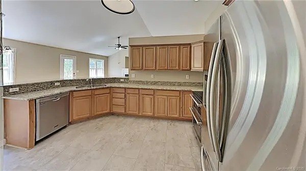 197 Harbor Landing DR, Mooresville, NC 28117