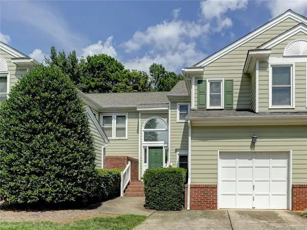 8522 Fox Chase LN, Charlotte, NC 28269