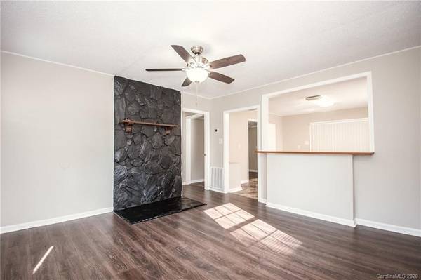 1002 Delview RD, Cherryville, NC 28021