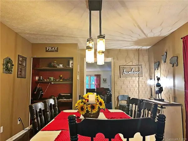 3820 Wood Glen DR, Morganton, NC 28655