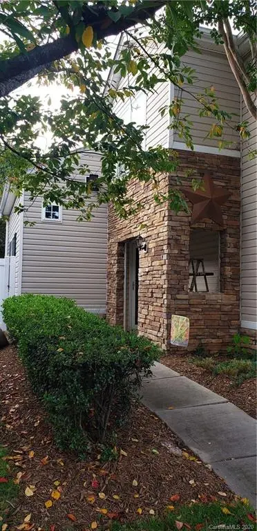 9141 Meadowmont View DR, Charlotte, NC 28269