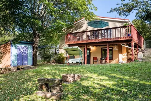 5 Red Raven RD, Swannanoa, NC 28778