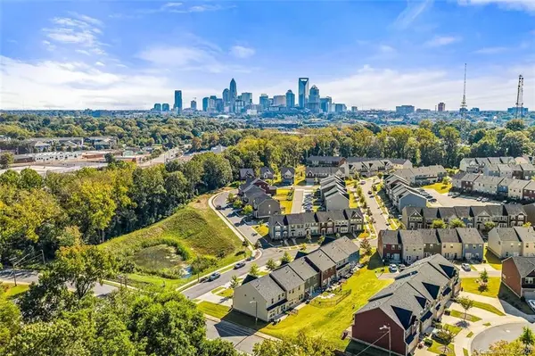 1602 Fleetwood DR, Charlotte, NC 28208