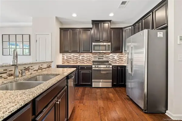1602 Fleetwood DR, Charlotte, NC 28208