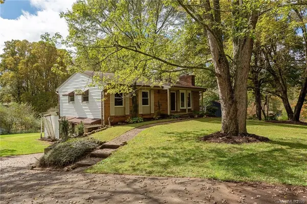 32 Clovernook DR, Arden, NC 28704
