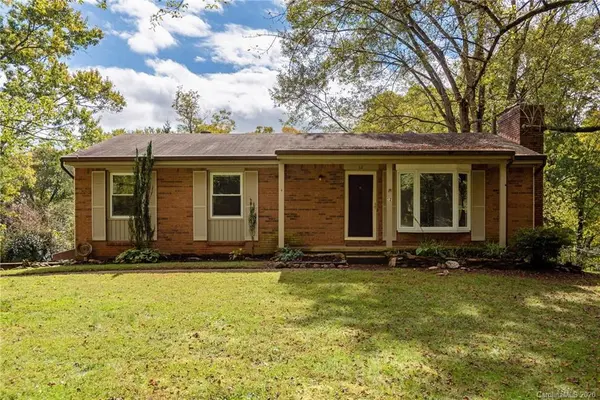 32 Clovernook DR, Arden, NC 28704