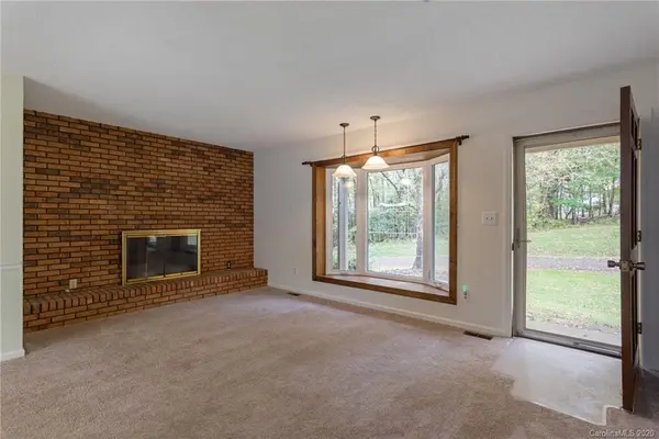 32 Clovernook DR, Arden, NC 28704