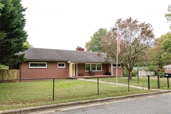 195 10th AVE NW, Hickory, NC 28601