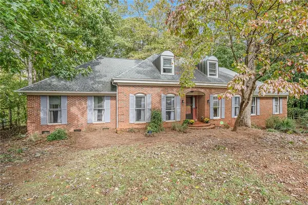 7035 Summer PL, Charlotte, NC 28213