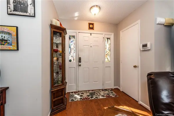 402 Glenora DR, Huntersville, NC 28078