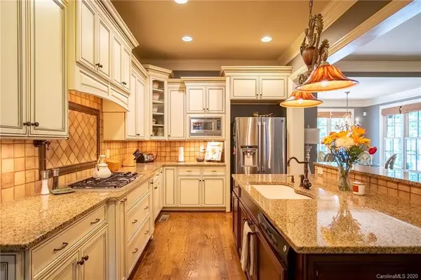4011 Pinehill LN, Matthews, NC 28104