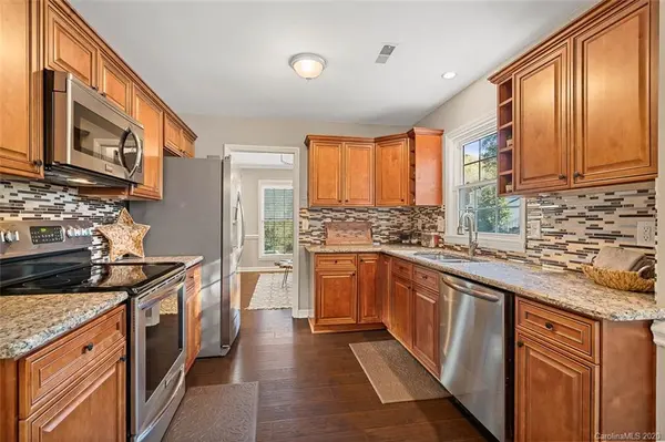 2700 Creekbed LN, Charlotte, NC 28210