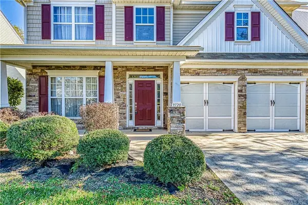 9720 Needlepoint RD, Charlotte, NC 28215